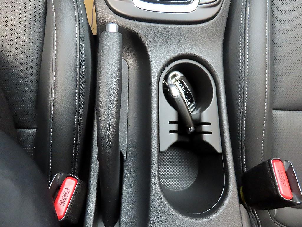 HYUNDAI Kona - Vista 12