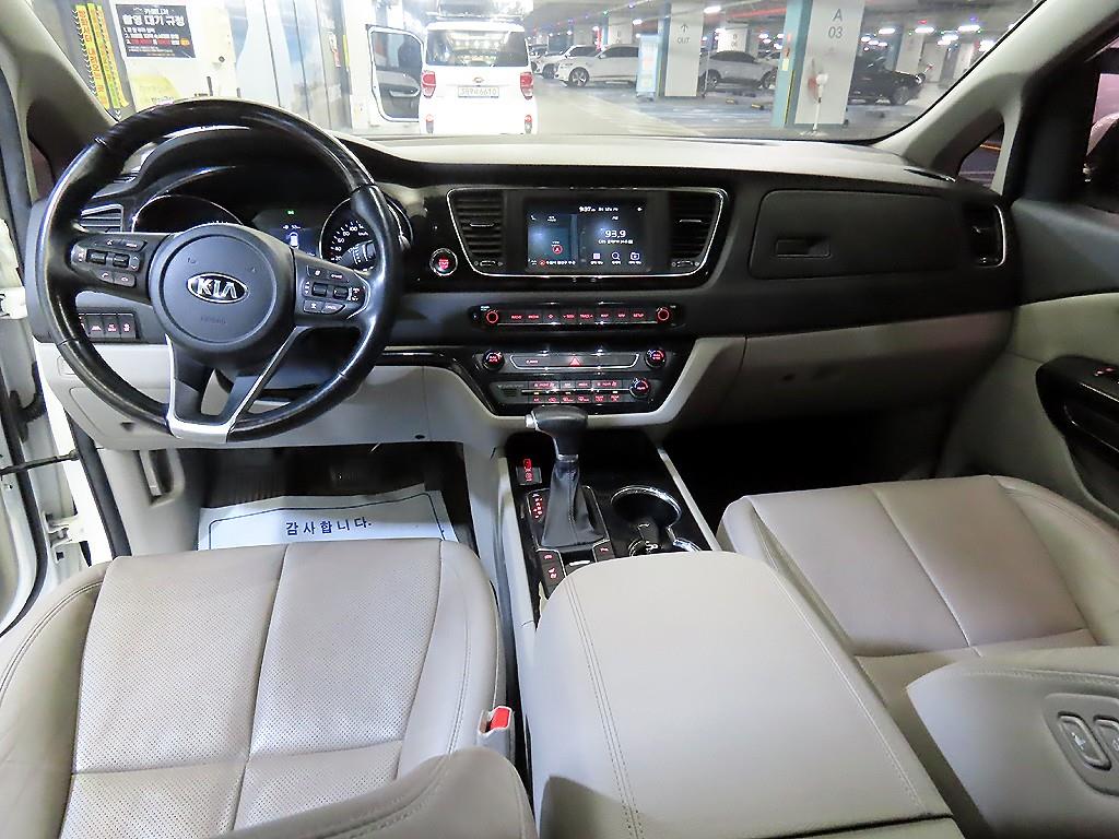 KIA Carnival - Vista 10