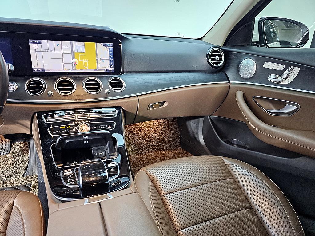 Mercedes Benz E class - Vista 9