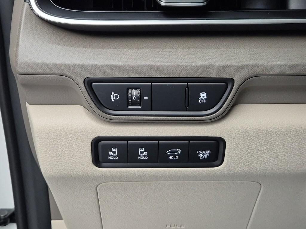 KIA Carnival - Vista 11