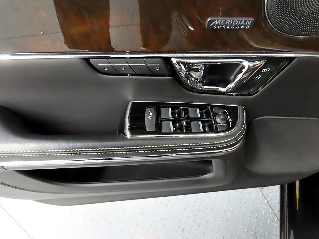 Jaguar XJ - Vista 11