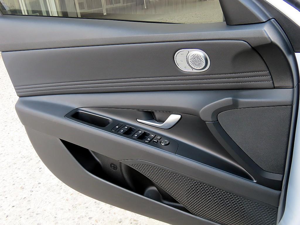 HYUNDAI Avante - Vista 11