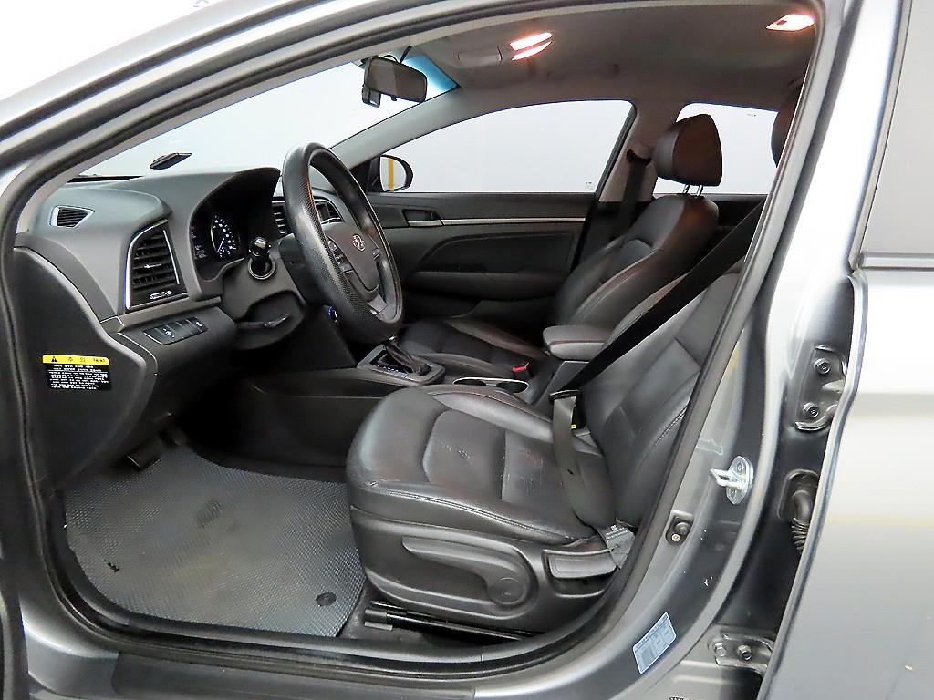 HYUNDAI Avante - Vista 5