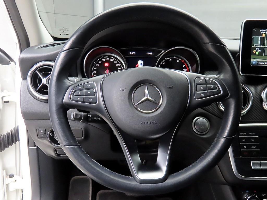 Mercedes Benz GLA Class - Vista 9