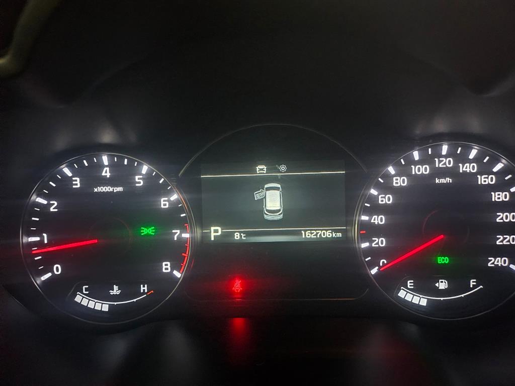 KIA Carens - Vista 8