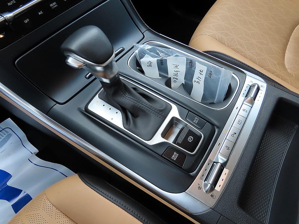 KIA Carnival - Vista 11