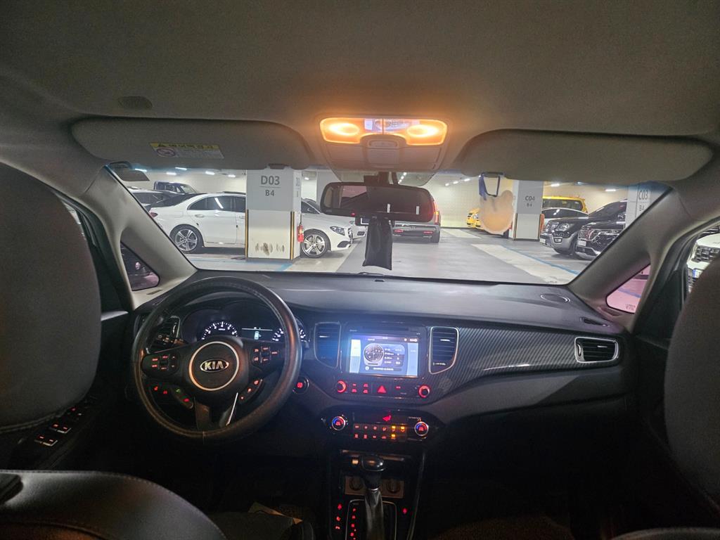 KIA Carens - Vista 9