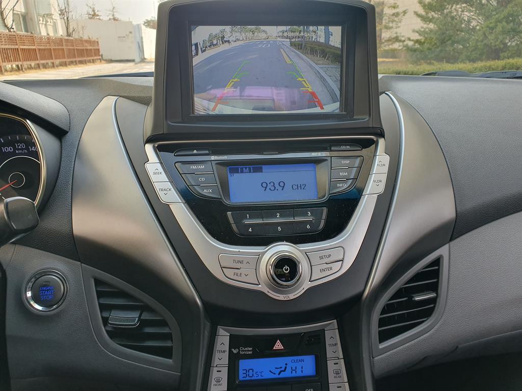 HYUNDAI Avante - Vista 8