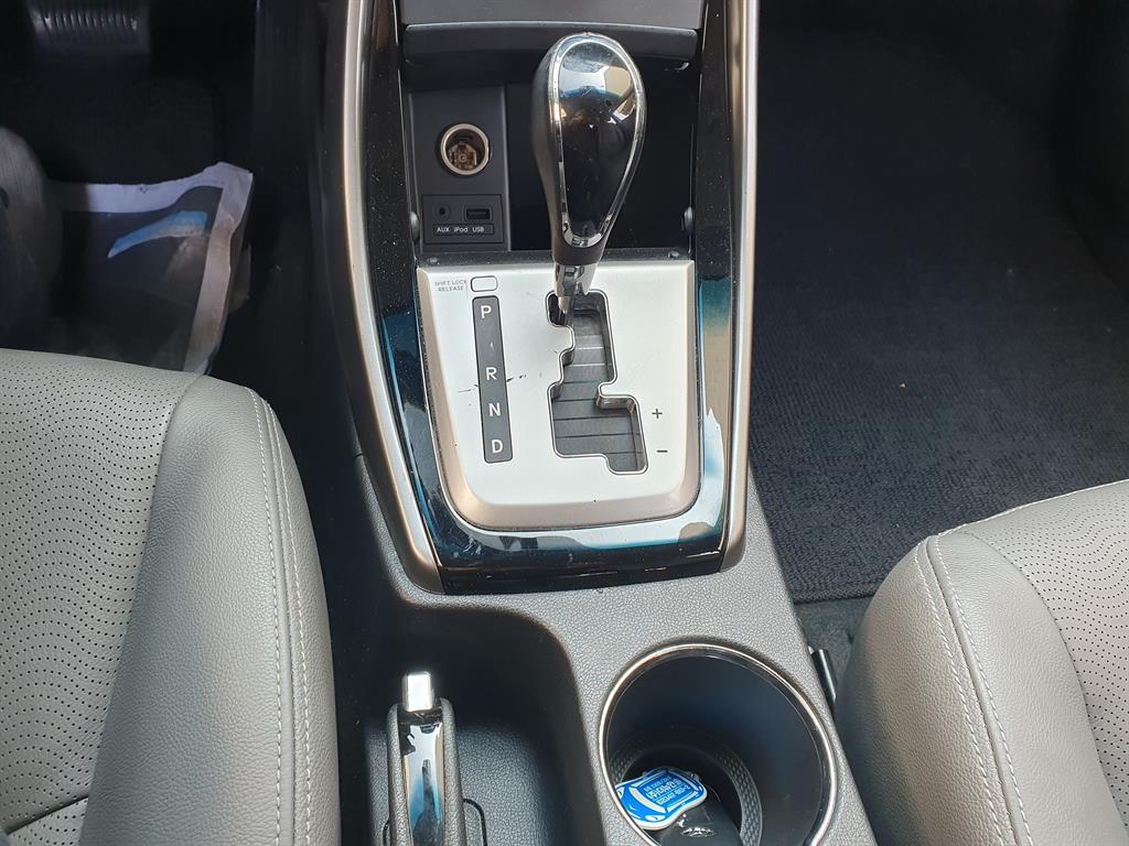 HYUNDAI Avante - Vista 9