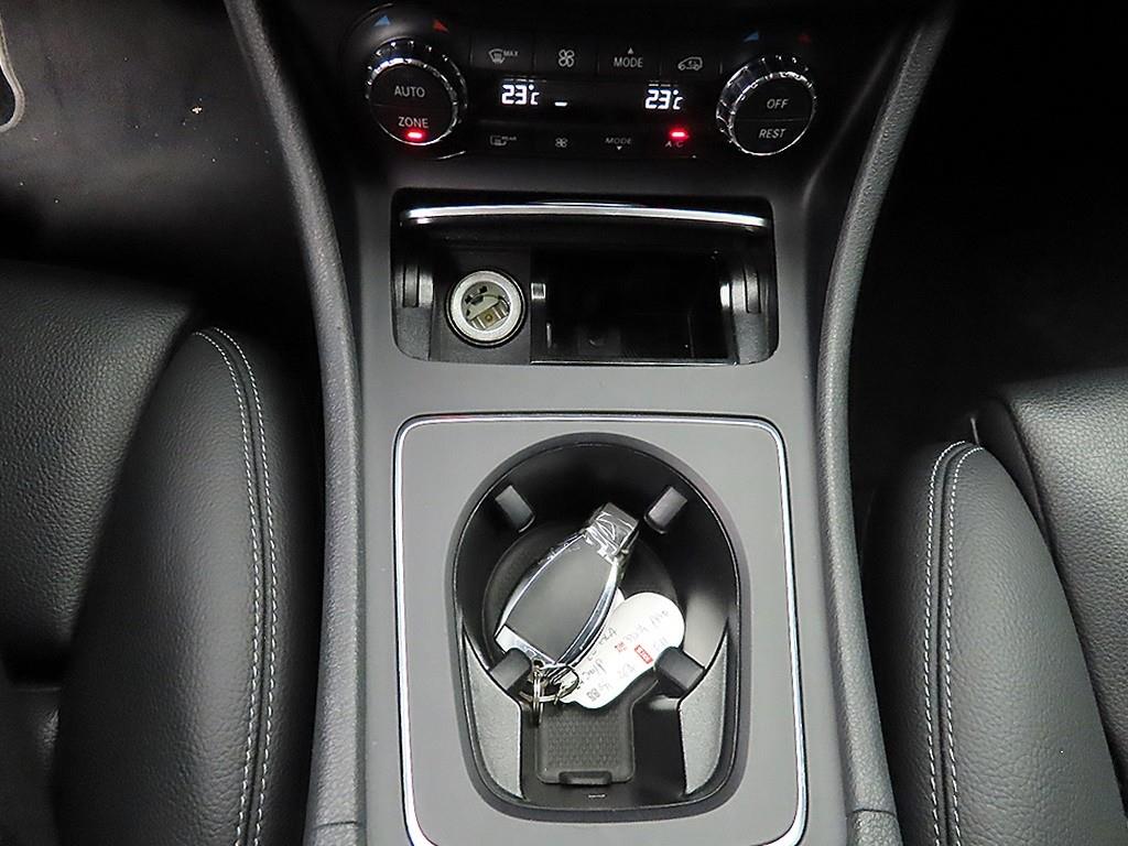 Mercedes Benz GLA Class - Vista 12