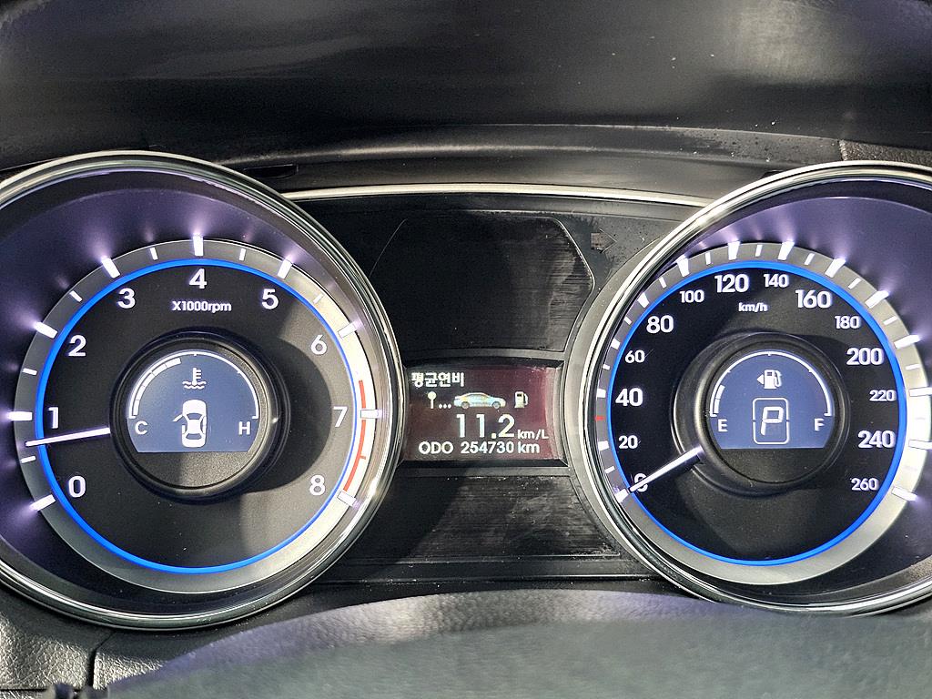 HYUNDAI Sonata - Vista 7