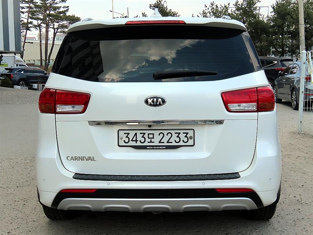 KIA Carnival - Vista 4