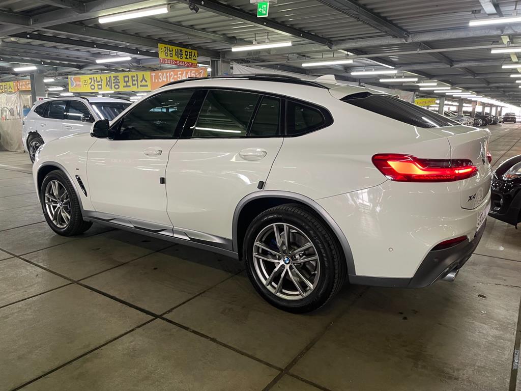 BMW X4 - Vista 4