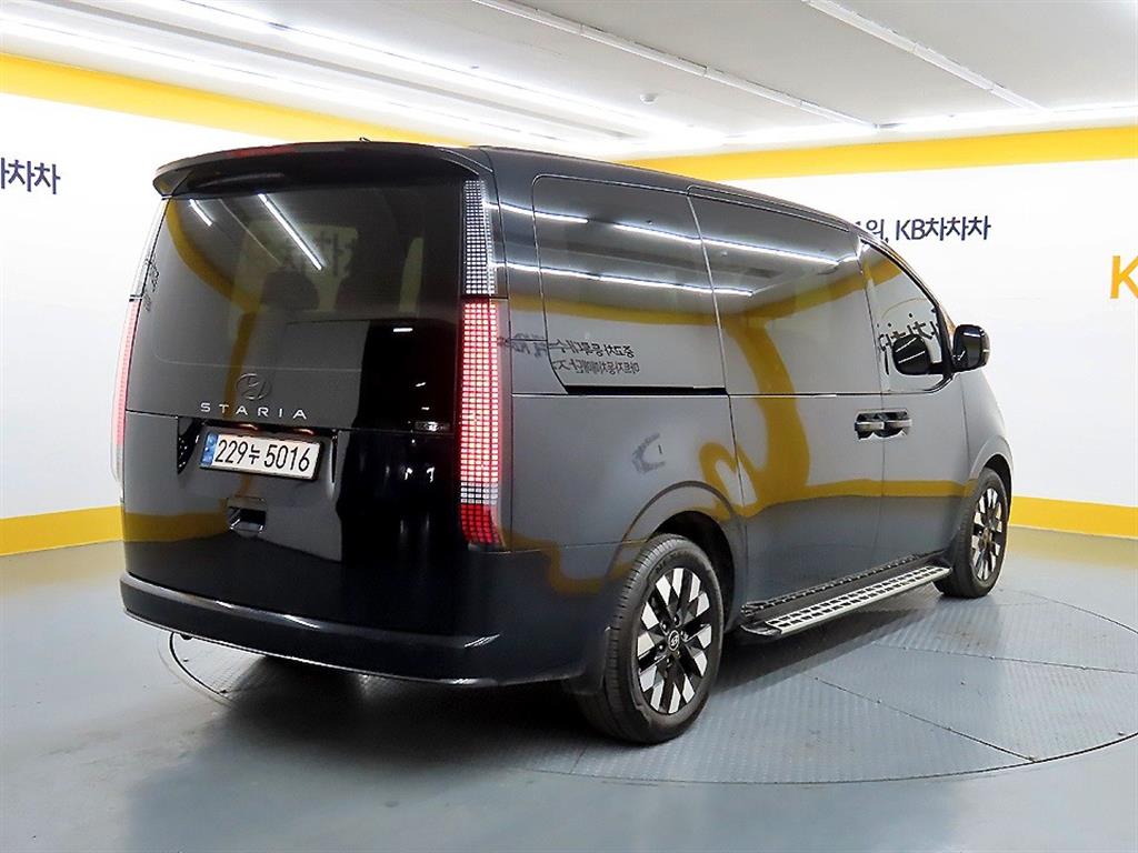 HYUNDAI Staria - Vista 4