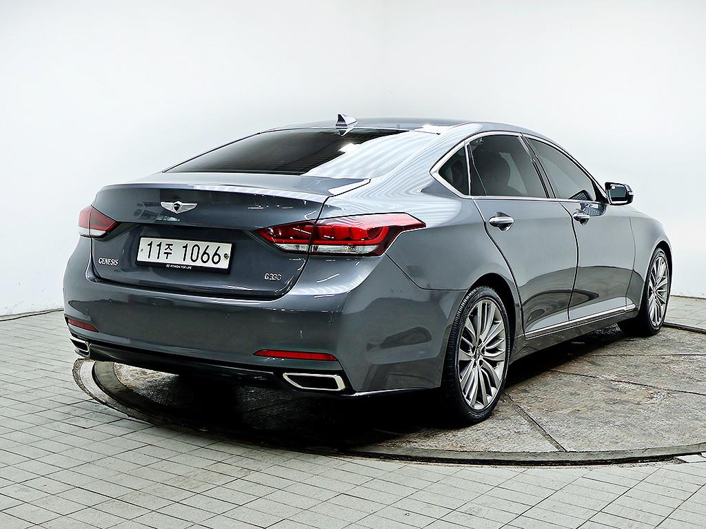 HYUNDAI Genesis - Vista 7