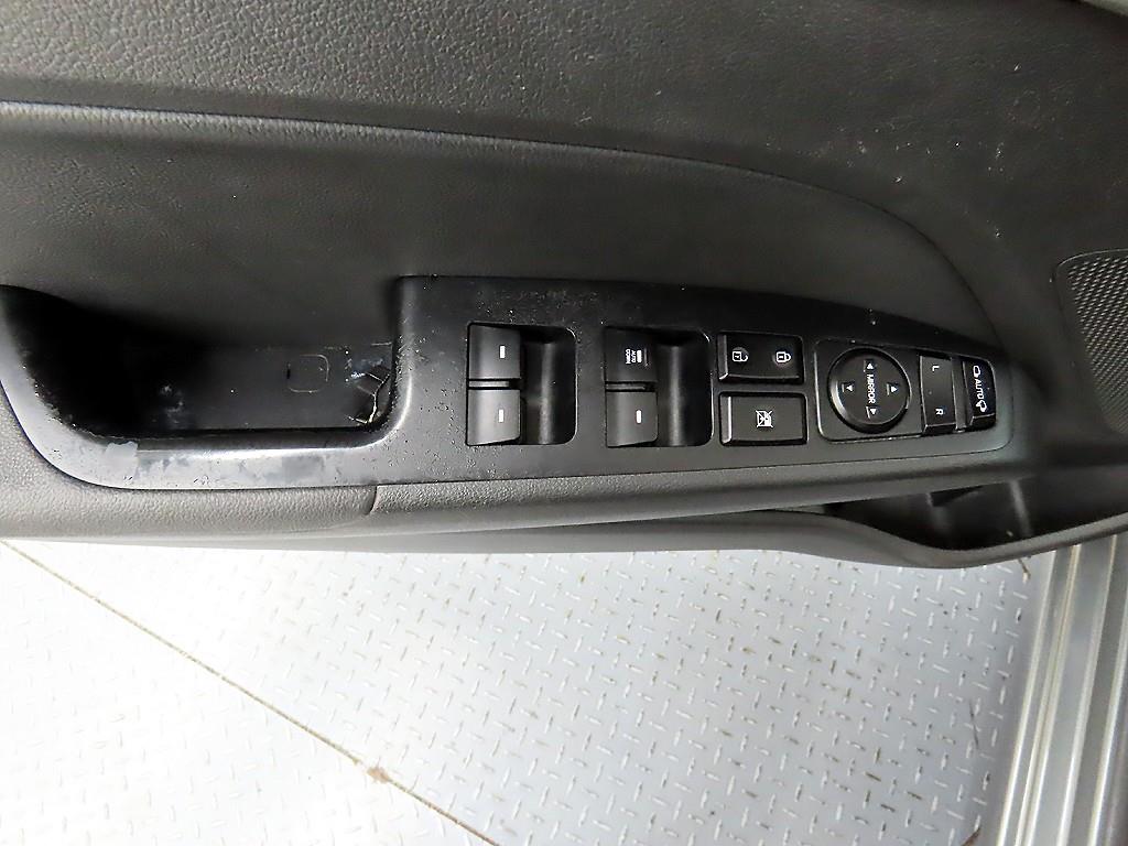 HYUNDAI Avante - Vista 11