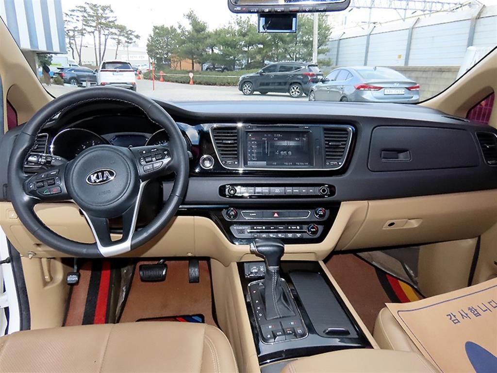 KIA Carnival - Vista 7