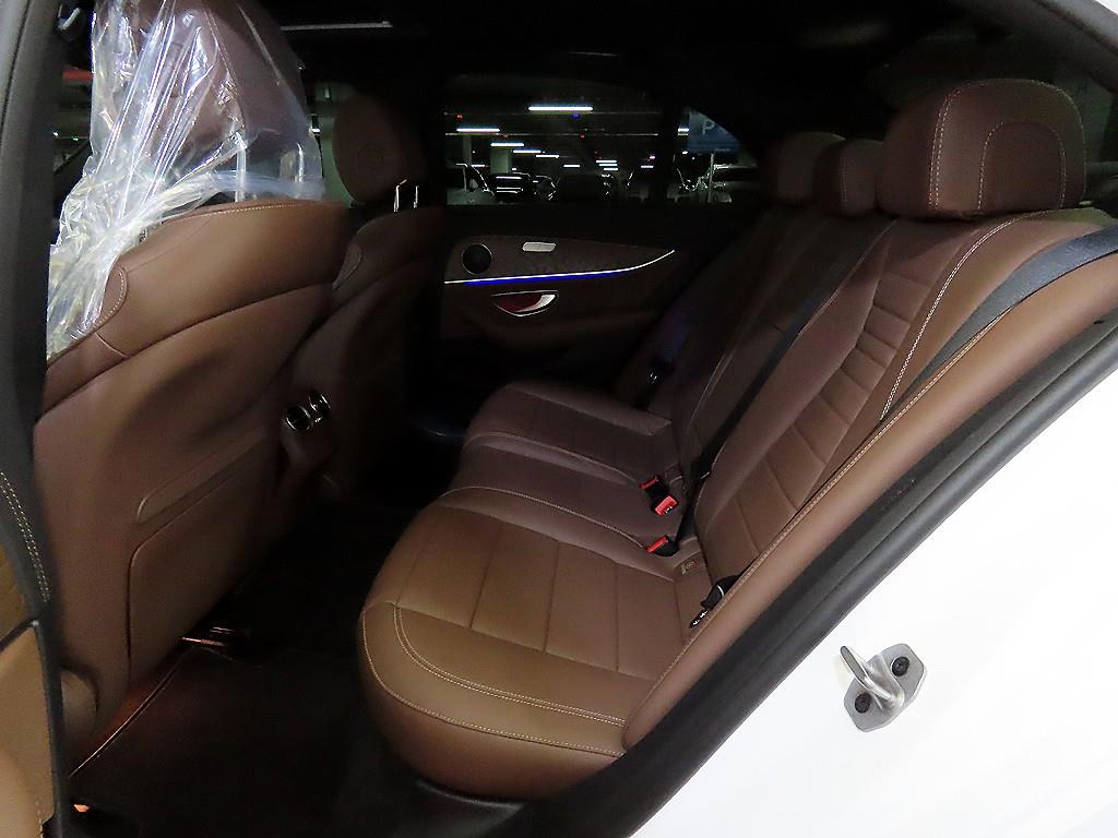 Mercedes Benz E class - Vista 7