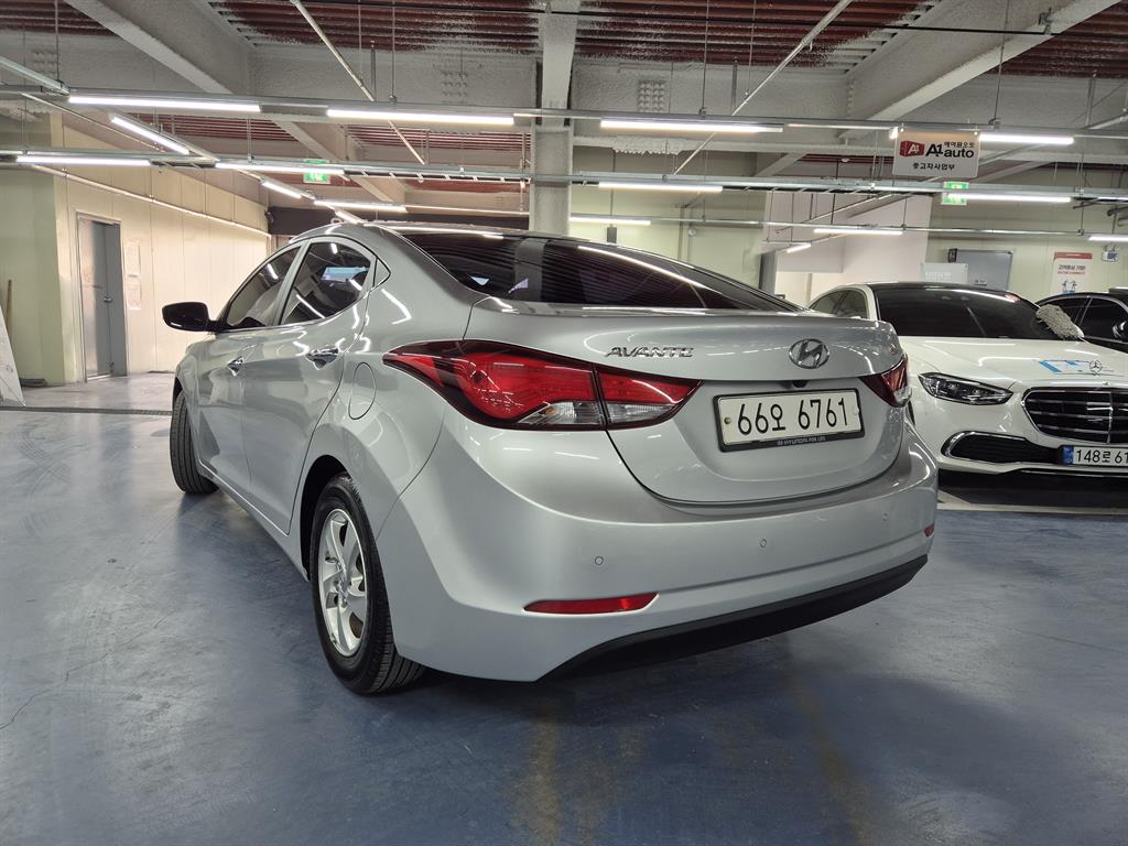 HYUNDAI Avante - Vista 4