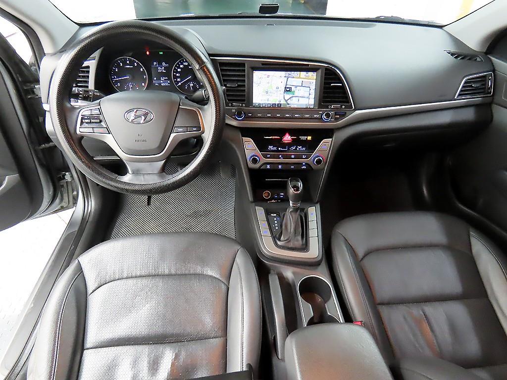 HYUNDAI Avante - Vista 7