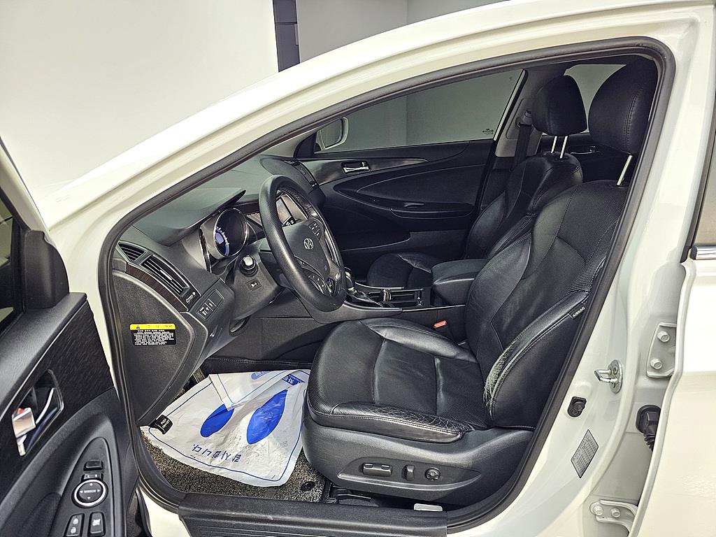 HYUNDAI Sonata - Vista 8