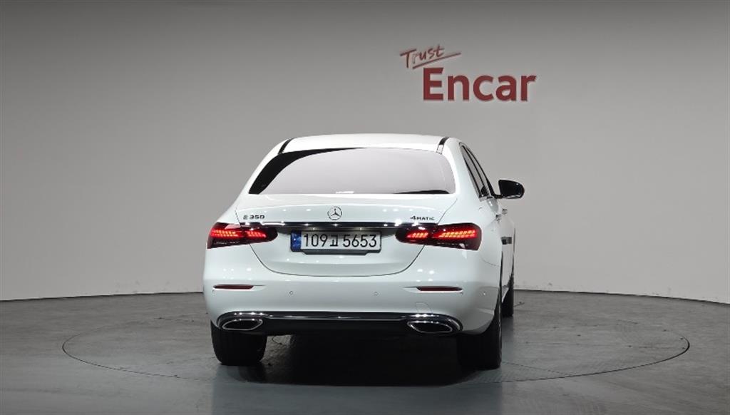 Mercedes Benz E class - Vista 4