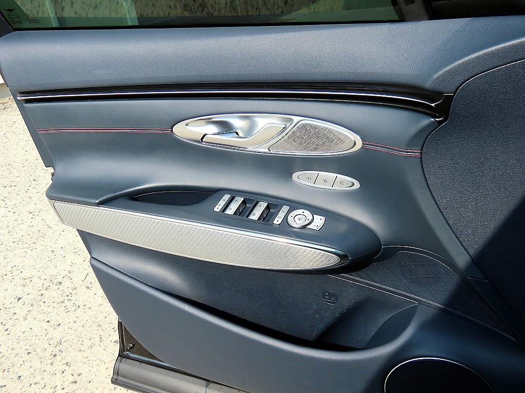 Genesis GV70 - Vista 12