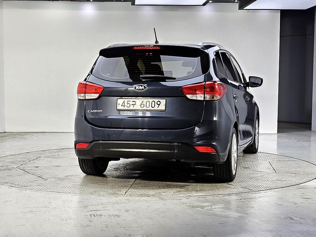 KIA Carens - Vista 4