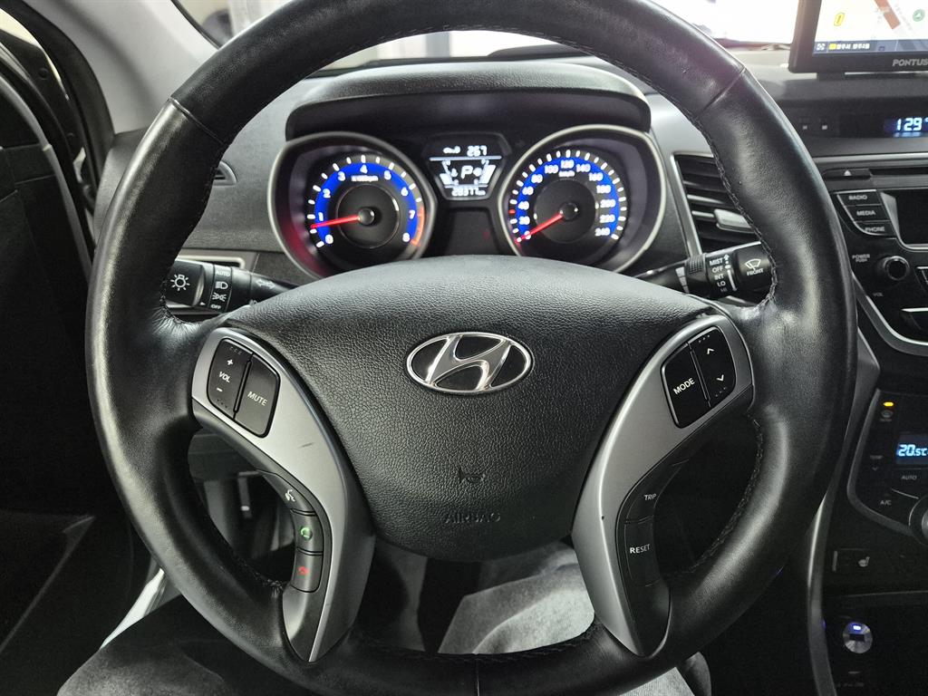 HYUNDAI Avante - Vista 11