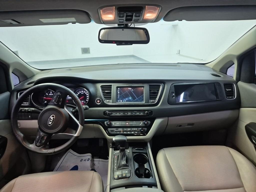 KIA Carnival - Vista 7