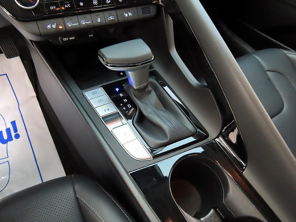 HYUNDAI Avante - Vista 10