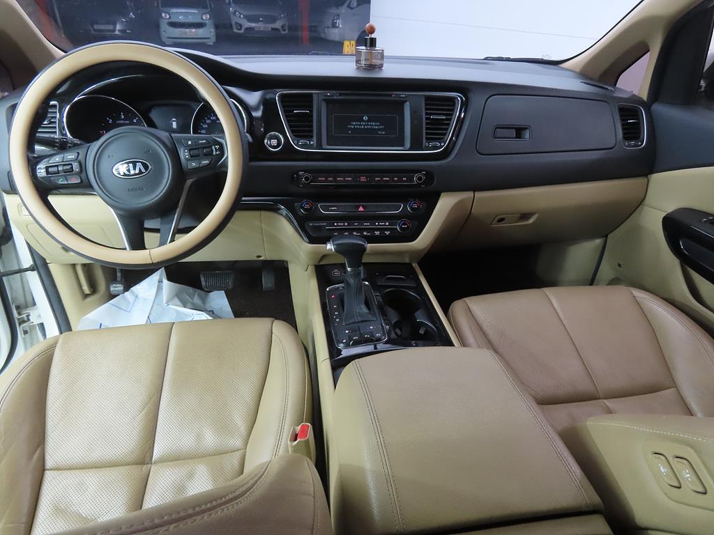 KIA Carnival - Vista 7