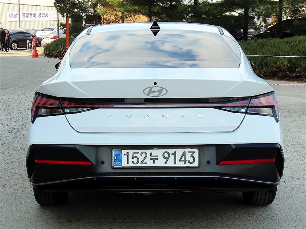 HYUNDAI Avante - Vista 4