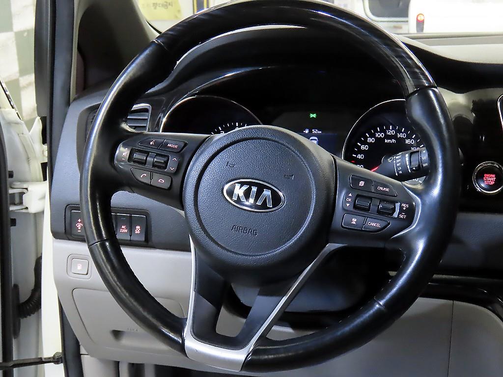 KIA Carnival - Vista 8