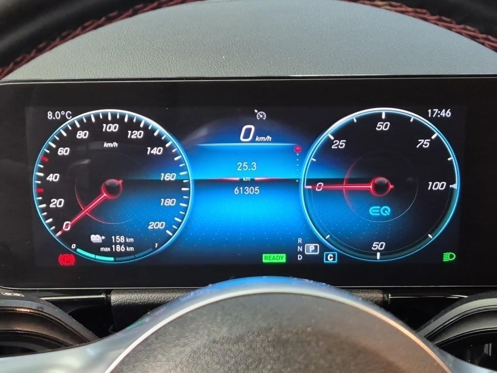 Mercedes Benz EQA - Vista 6