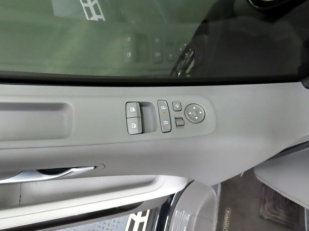 HYUNDAI Staria - Vista 11