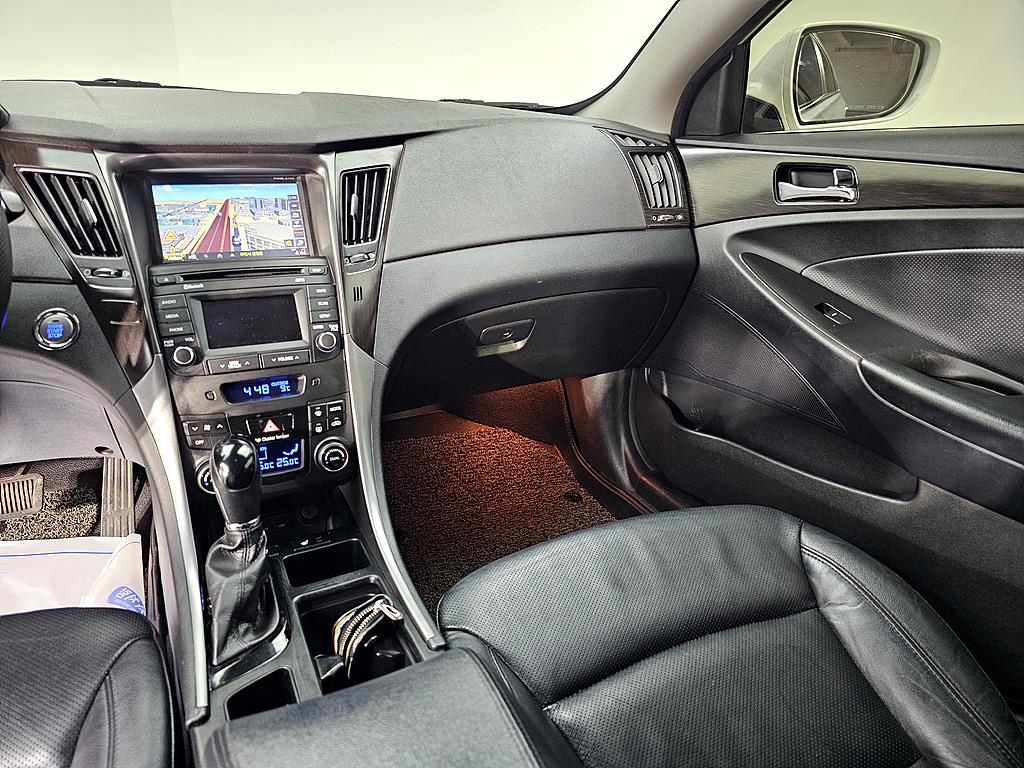 HYUNDAI Sonata - Vista 10