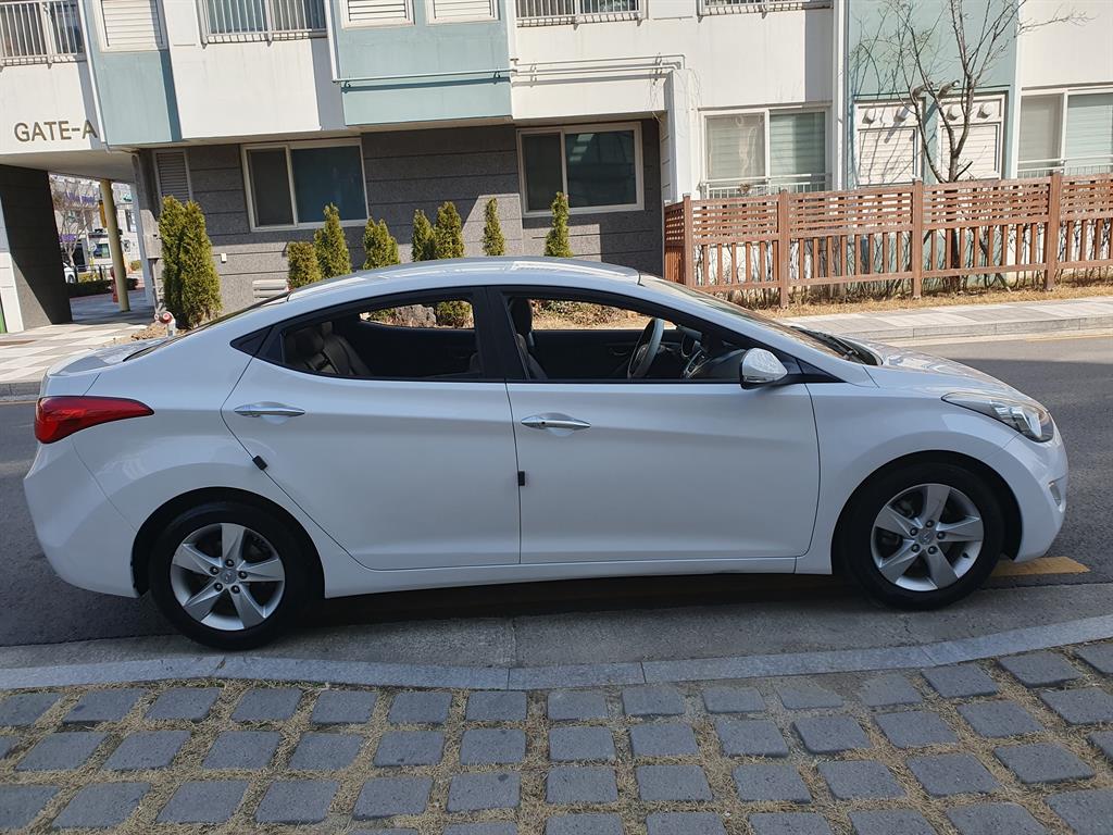 HYUNDAI Avante - Vista 4