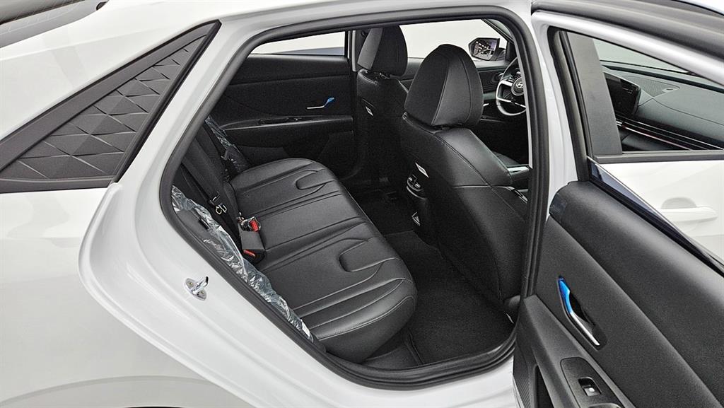 HYUNDAI Avante - Vista 9