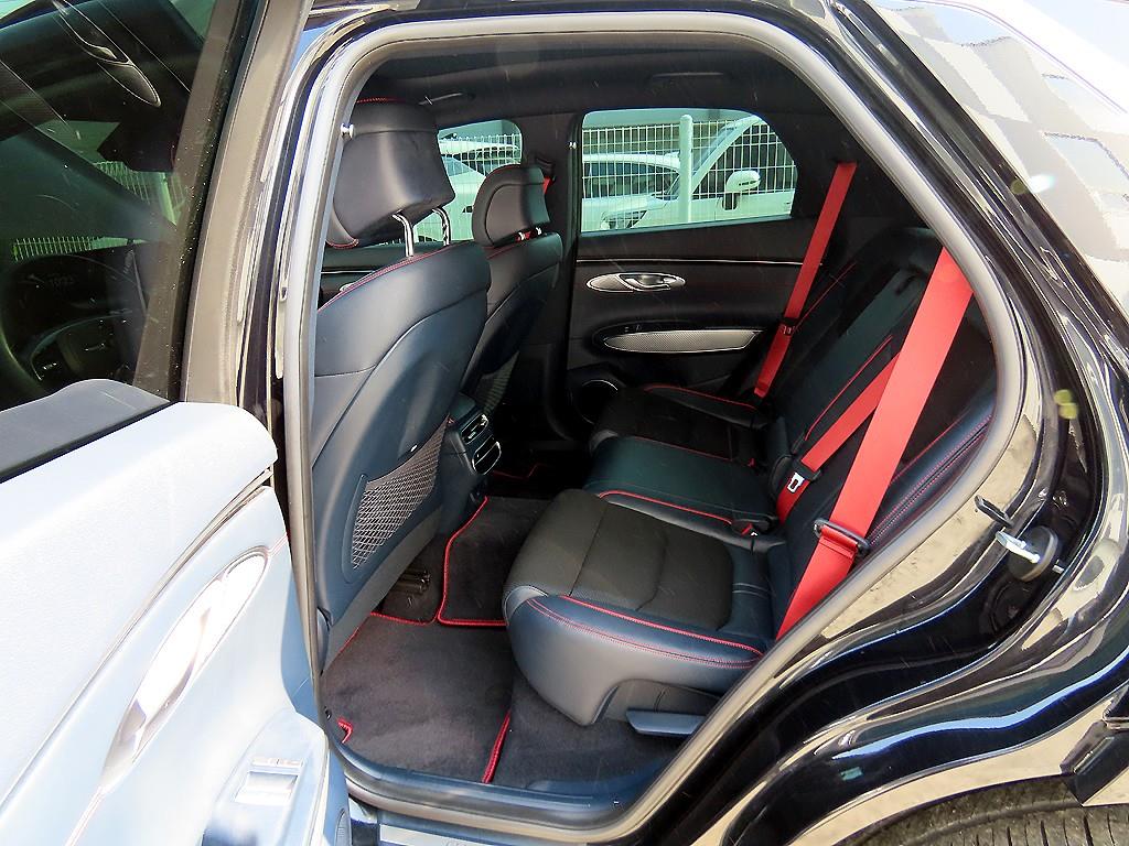 Genesis GV70 - Vista 6