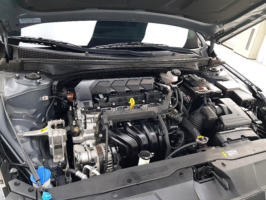 HYUNDAI Avante - Vista 6