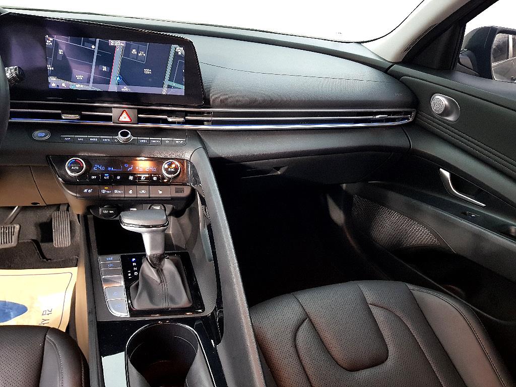 HYUNDAI Avante - Vista 10