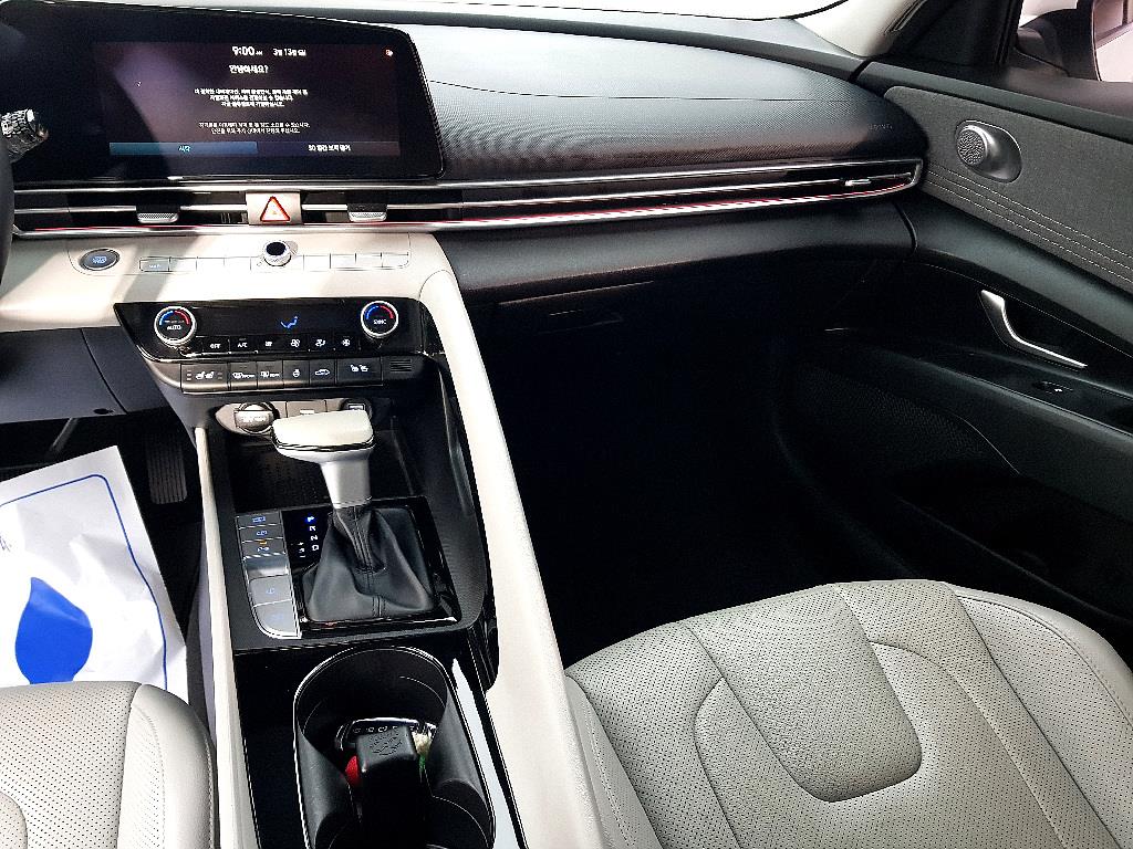 HYUNDAI Avante - Vista 11