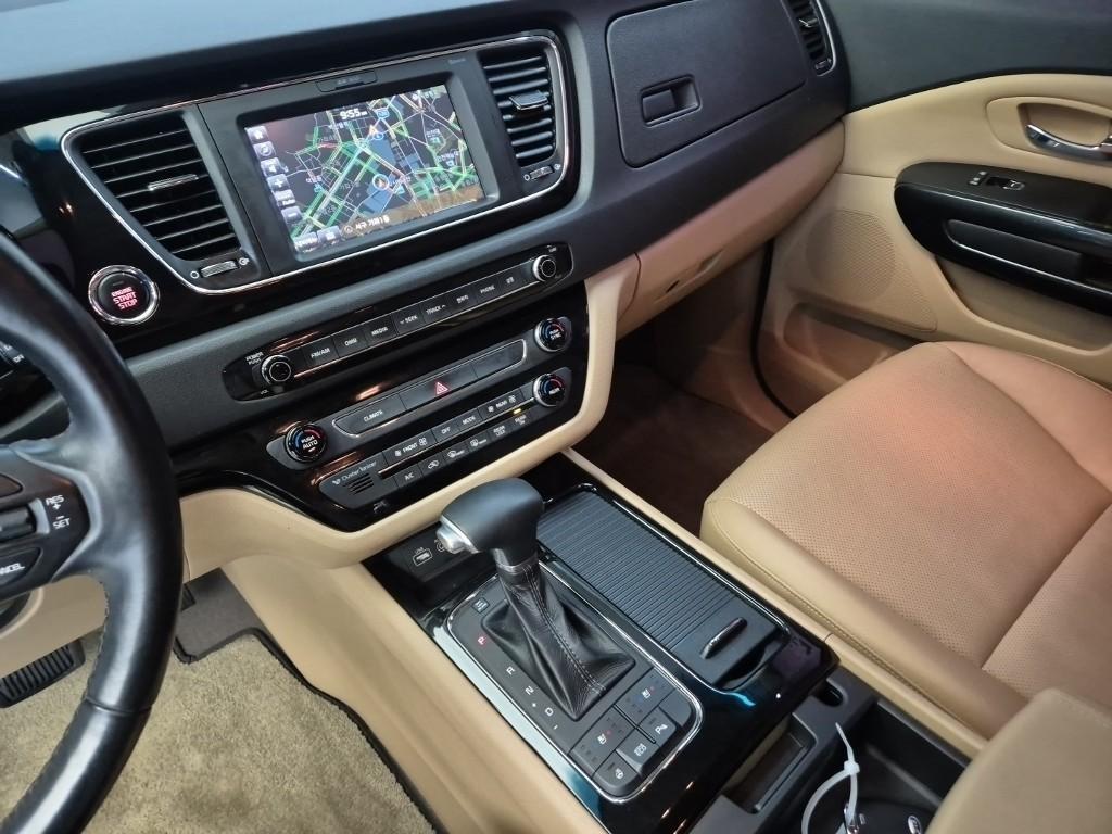 KIA Carnival - Vista 10