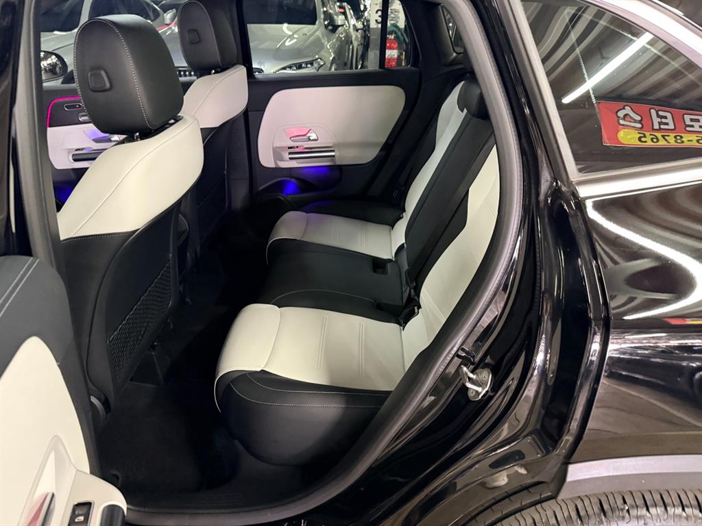 Mercedes Benz GLA Class - Vista 9