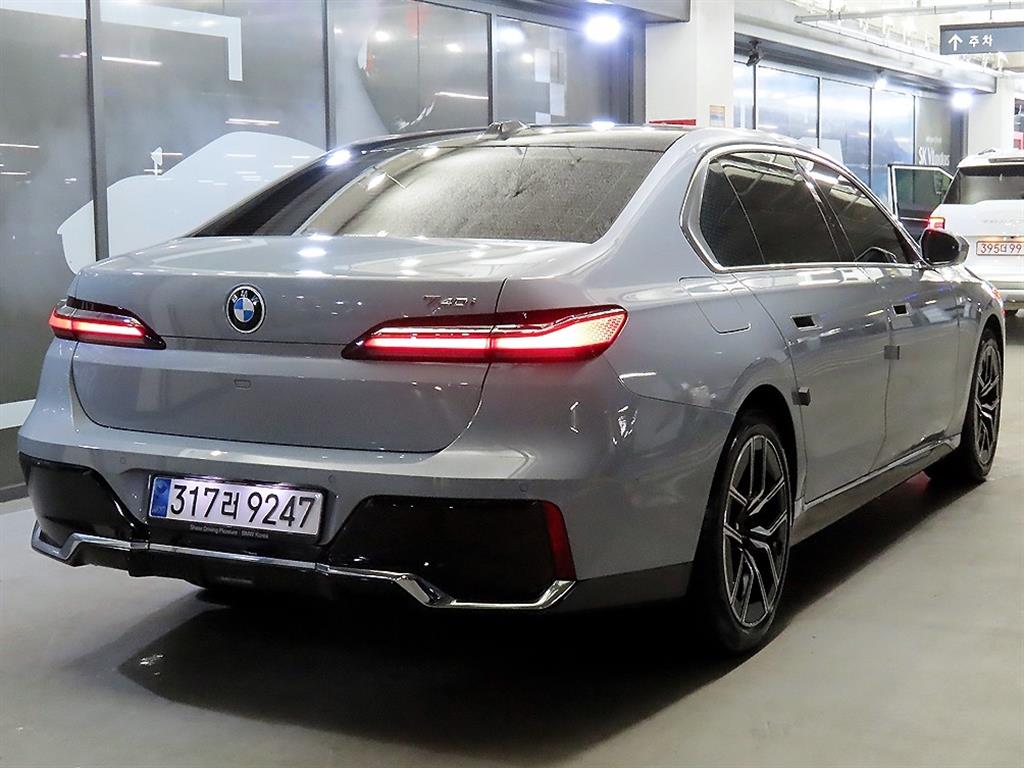 BMW 7 Series - Vista 4