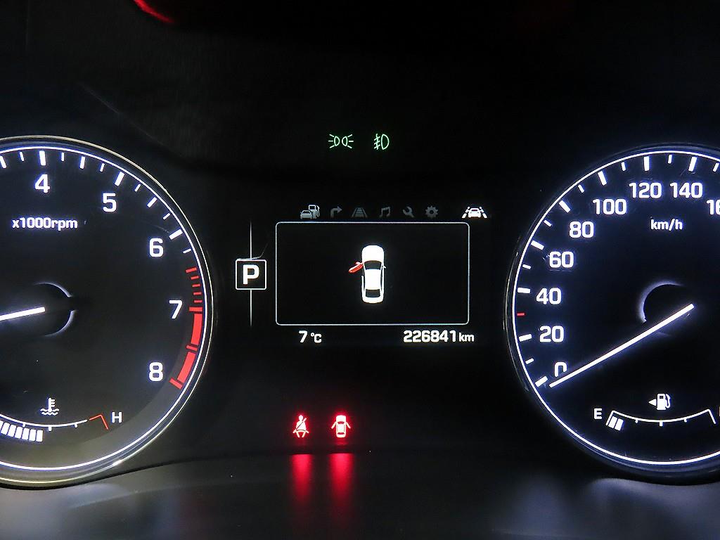 HYUNDAI Genesis - Vista 9