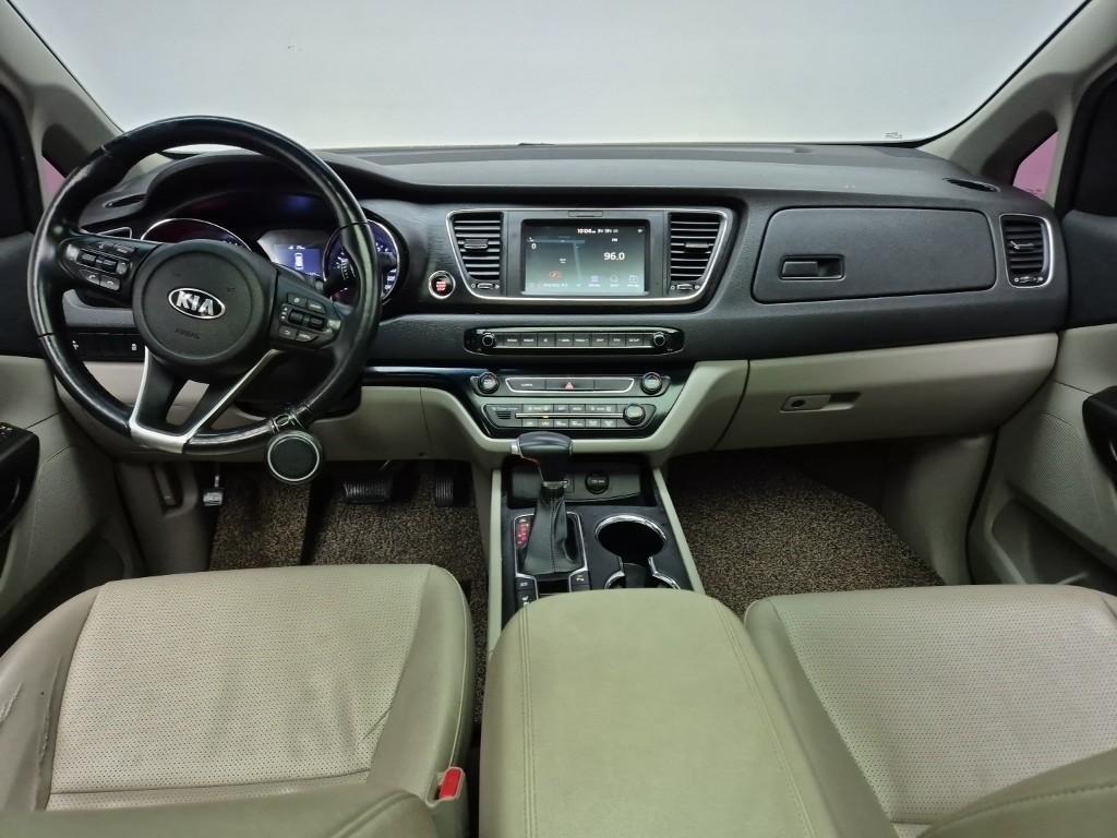 KIA Carnival - Vista 8