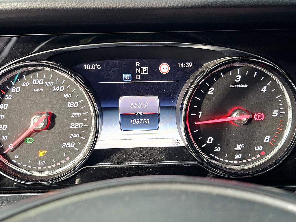 Mercedes Benz E class - Vista 7