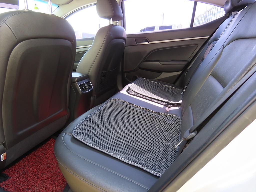 HYUNDAI Avante - Vista 6